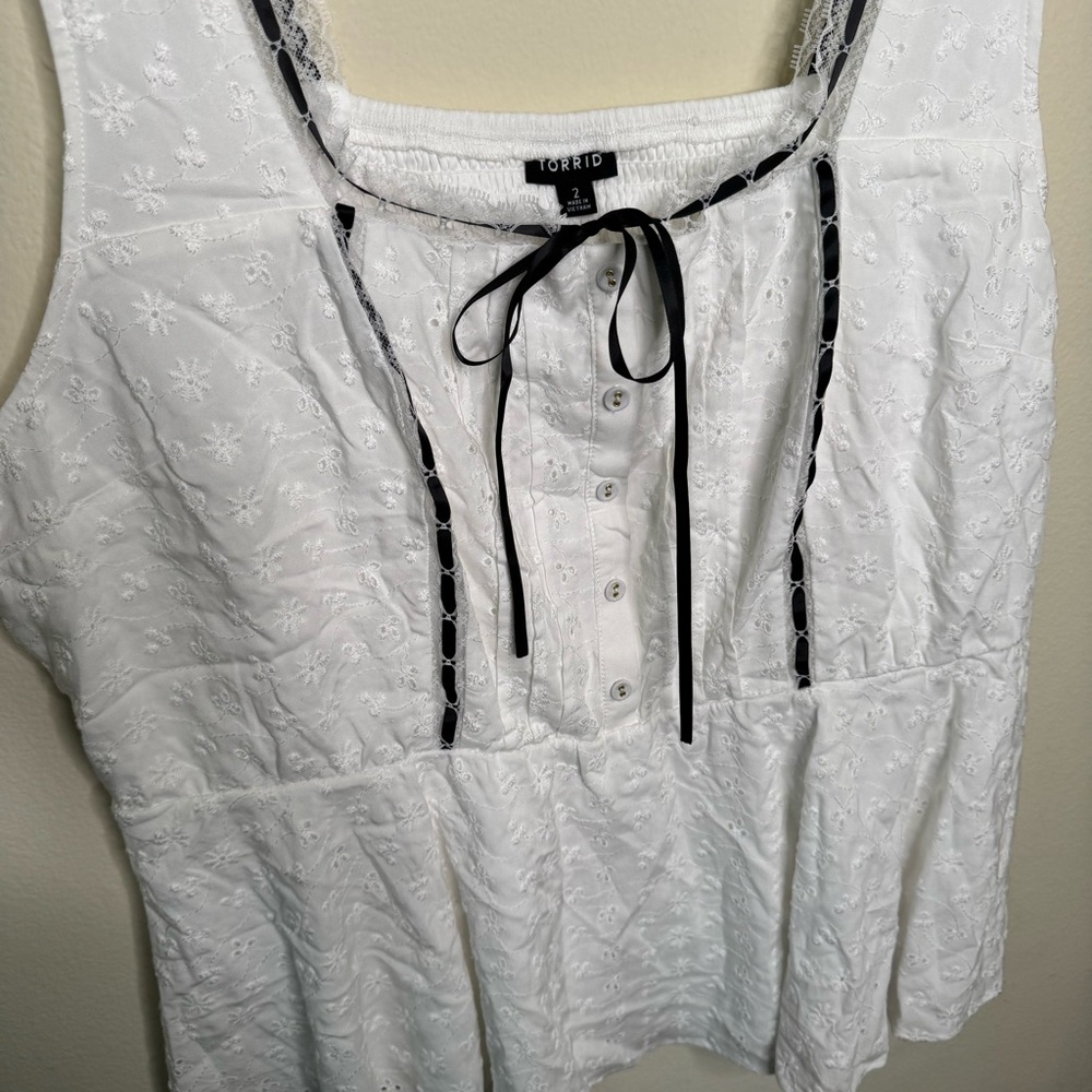 Torrid - Peplum Eyelet Top - size 2 - Picture 6 of 8